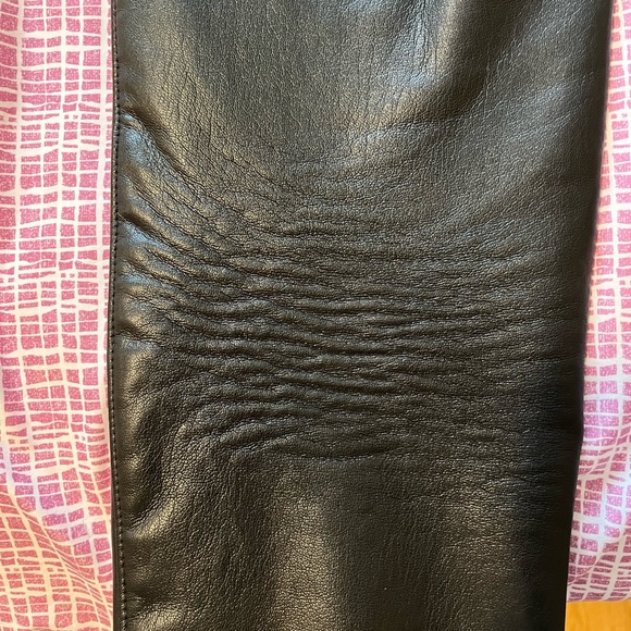 Aritzia Black Command Cropped Pant - Picture 6 of 7